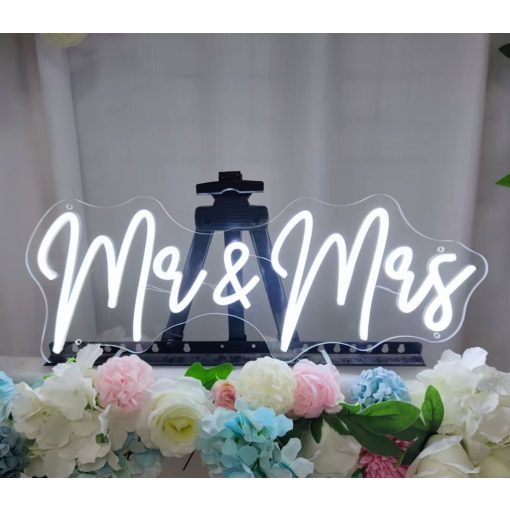 Mr & Mrs LED neon felirat – Elegáns esküvői dekoráció és fotóháttér